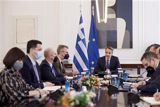 100 EYΡΩ TO MHNA ΠΡΟΣΤΙΜΟ: Υποχρεωτικός εμβολιασμός στους άνω των 60 