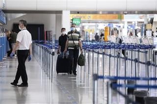 Μόνο με αρνητικό μοριακό τεστ όλοι οι ταξιδιώτες στην Ελλάδα