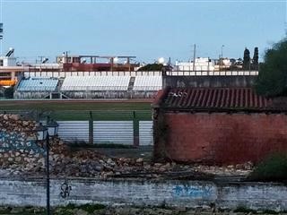 Κατέρρευσε μεγάλο κομμάτι τοίχου στο Δημοτικό Στάδιο «Αθανασία Τσουμελέκα»