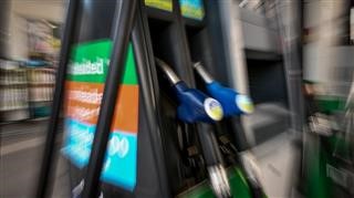 Στην ίδια τιμή έφτασαν βενζίνη και πετρέλαιο κίνησης