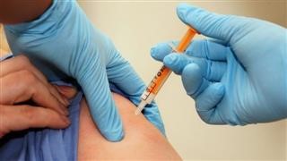  KOΡΩΝΟΪΟΣ: Αρχίζουν οι εμβολιασμοί με το νέο σκεύασμα