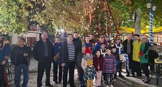 Φωταγωγήθηκε το Χριστουγεννιάτικο δέντρο στα Αμπελάκια