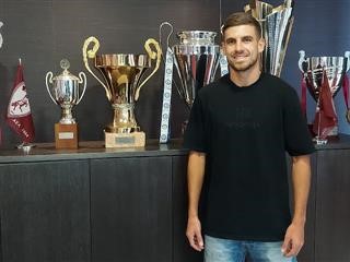 Έφθασε τις τέσσερις κίτρινες κάρτες ο Γαρουφαλιάς