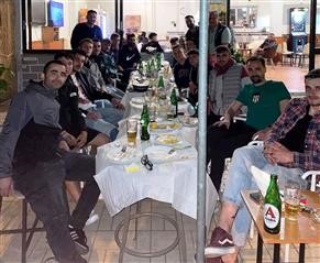 Δειπνώντας στο Στεφανόβουνο, είπαν «καλό καλοκαίρι» στον Οικονόμο