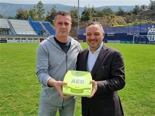 Κηφισιά: Δώρισε απινιδωτή