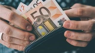  Στα 713 ευρώ ο νέος κατώτατος μισθός