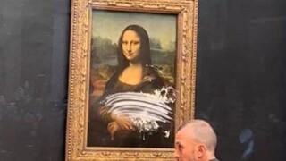  Νεαρός πέταξε τούρτα στην Μόνα Λίζα