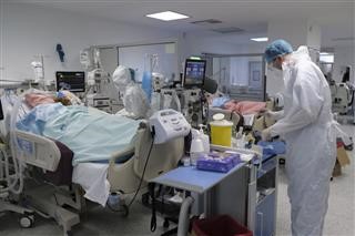 2.400 νέα κρούσματα και 21 θάνατοι – Στους 130 οι διασωληνωμένοι
