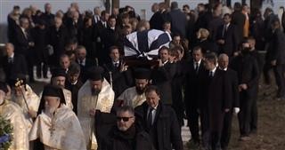 Στην τελευταία του κατοικία ο τέως βασιλιάς Κωνσταντίνος