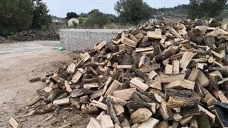 Καυσόξυλα και πέλλετ «κερδίζουν» έδαφος