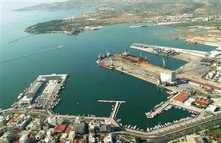 Εισαγγελέας για λύματα στο λιμάνι του Βόλου