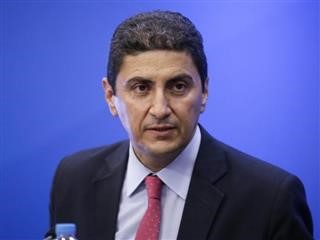  Αυγενάκης: «Να επιστρέψουν στα γήπεδα και μετά» 