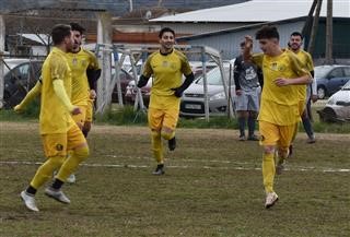 Νίκη του Αχιλλέα, που τον φέρνει στην κορυφή! (PICS) 