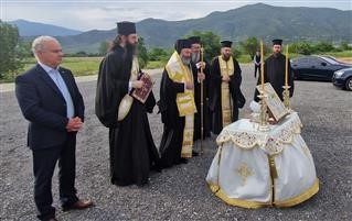 Τρισάγιο στο τόπο του σιδηροδρομικού δυστυχήματος στα Τέμπη 