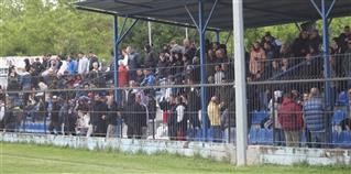 Πλήθος κόσμου στο γήπεδο της Νεάπολης Α’ (PICS)