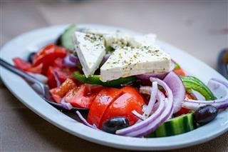 Στα 10 ευρώ η χωριάτικη σαλάτα στην Κρήτη