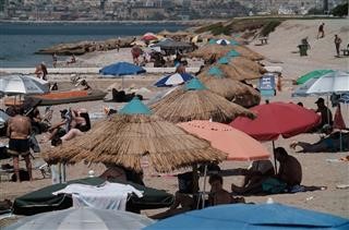 Στο «κόκκινο» η χώρα, έως 41 βαθμούς Κελσίου η θερμοκρασία