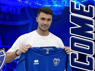 Επαγγελματικό συμβόλαιο στον Πετρά