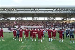 Η βασίλισσα επέστρεψε στο παλάτι της! (PICS)