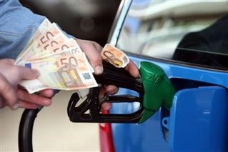 Η τιμή της βενζίνης τραβάει την ανηφόρα
