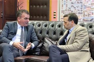  Στον Δήμαρχο Λαρισαίων Θανάση Μαμάκο ο Δήμαρχος Αθηναίων Χάρης Δούκας 