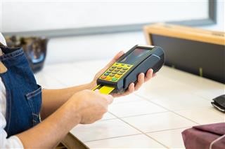  POS: Για ποιους κλάδους έγιναν υποχρεωτικά από 1/1/24