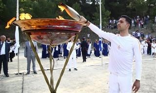 O Tάσος Μπακασέτας άναψε τον βωμό της ολυμπιακής φλόγας