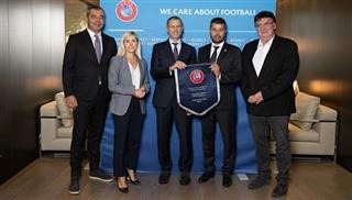 Ο κ. Γκαγκάτσης στα γραφεία της UEFA