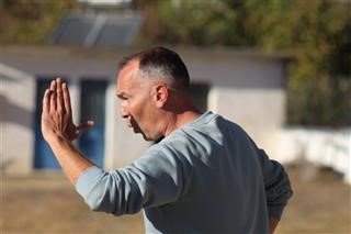 Ο Μύτικας Καλυβίων κοιτάει μόνο μπροστά