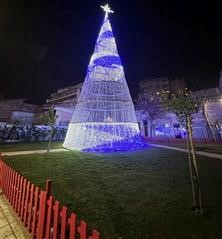 Η Λάρισα φόρεσε τα γιορτινά της και λάμπει σε χριστουγεννιάτικους ρυθμούς