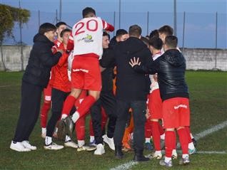 Διαφήμιση του ποδοσφαίρου στον Πυργετό με τον Δωτιέα να περνάει στα πέναλτι