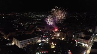  Φαντασμαγορική τελετή για το άναμμα του χριστουγεννιάτικου δέντρου 