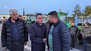 Με τους αγρότες στον κόμβο Νίκαιας ο Δήμαρχος Λαρισαίων 