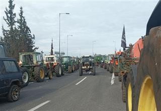  AΓΡΟΤΕΣ: Στο μπλόκο της Νίκαιας θα υποδεχθούν το νέο έτος