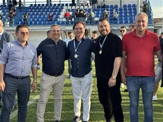 Στα χέρια σήκωσαν τον πρόεδρο οι παίκτες, χαμός στην Ελασσόνα (VIDEO)