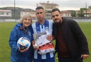 Το Athleticlarissa τίμησε τον Αδάμο Κουκούλη ως πολυτιμότερο ποδοσφαιριστή της Α’ Κατηγορίας