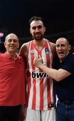 Ολυμπιακός: Ανακοινώθηκε επίσημα η παραμονή Μιλουτίνοφ