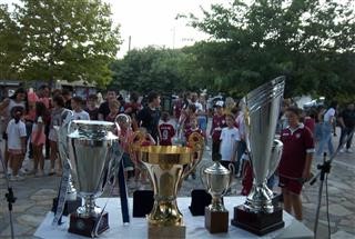 Η ΠΑΕ ΑΕΛ Novibet γέμισε την Πλατεία Μακρυχωρίου του Δήμου Τεμπών