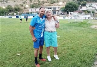 Δυνατές φιλίες μέσα από το ποδόσφαιρο…
