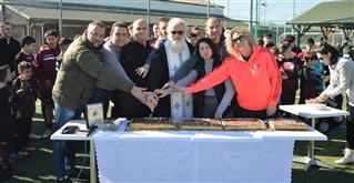 Μια οικογένεια, ένα χαμόγελο: Η Ανθούπολη έκοψε την πρωτοχρονιάτικη πίτα 