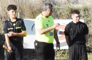 Το μήλο έπεσε κάτω από τη μηλιά…