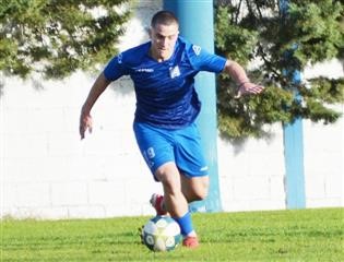 Δύσκολα τον σταματάς αν πάρει τη μπάλα…