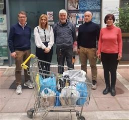  Προσφορά μελιού από τον Μελισσοκομικό Σύλλογο Λάρισας στο Κοινωνικό Παντοπωλείο 