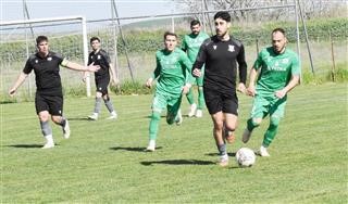 Από έναν βαθμό Μαυροβούνι και Οικονόμος Τσαριτσάνης