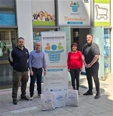 Προσφορά λαμπάδων από την ΔΕΥΑΛ στο Κοινωνικό Παντοπωλείο του Δήμου Λαρισαίων