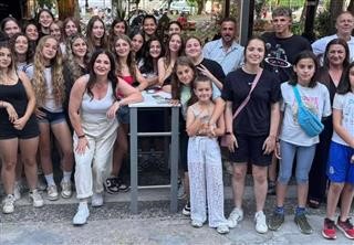 Γιόρτασε την λήξη η Γυναικεία ομάδα ποδοσφαίρου της ΑΕΛ (ΕΙΚΟΝΕΣ)