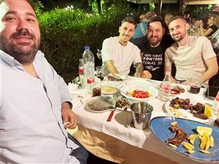Ξεχωριστή βραδιά με εκλεκτή παρέα για τον Σάκη Τέλλιο!