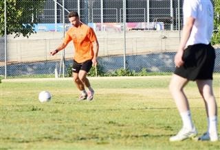 Με την Αστραπή στην καρδιά, αρχηγός στο γήπεδο, δάσκαλος για τους μικρούς